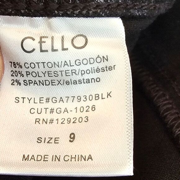 Cello Stretchy Faux Leather Printed Jeans Size 9 With 25 Inch Inseam, Like New - Picture 6 of 7